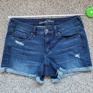 Universal thread womens midrise distessed jean shorts 6/28 target
